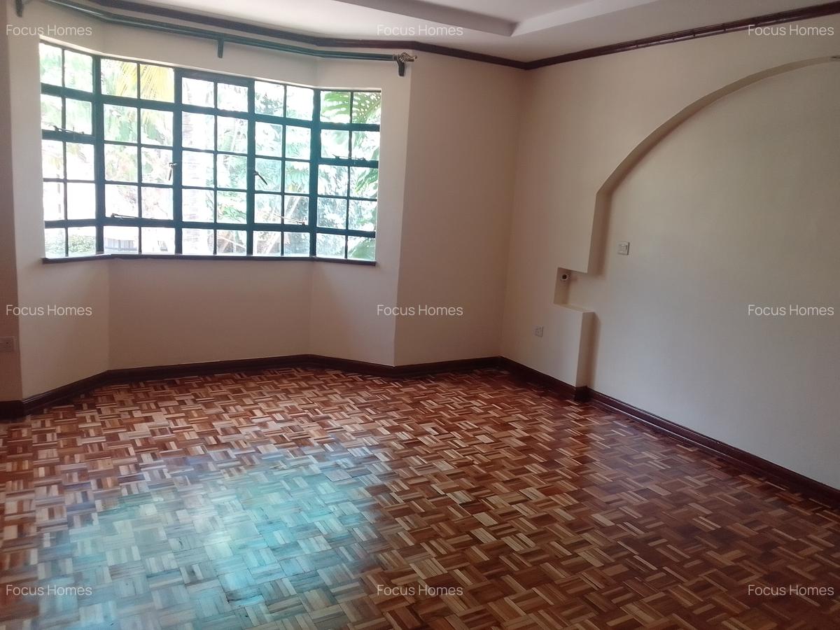 5 Bed Townhouse with En Suite in Lavington - 6