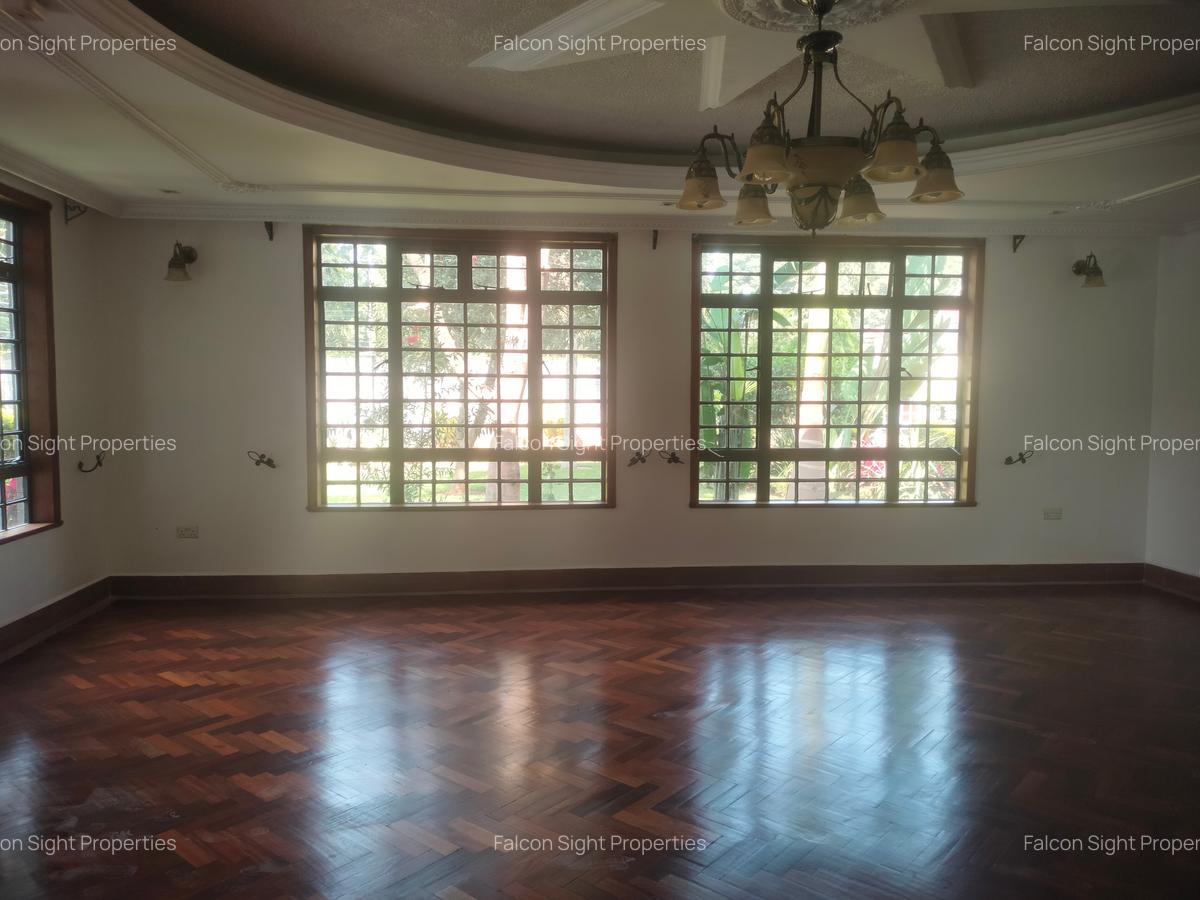4 Bed Townhouse with Garden at Easy Access To Un Avenue Few Minutes Drive To Rosyln Academy - 16