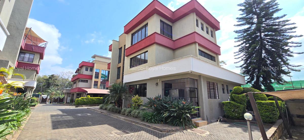 5 Bed Townhouse with En Suite at Convent Drive - 2