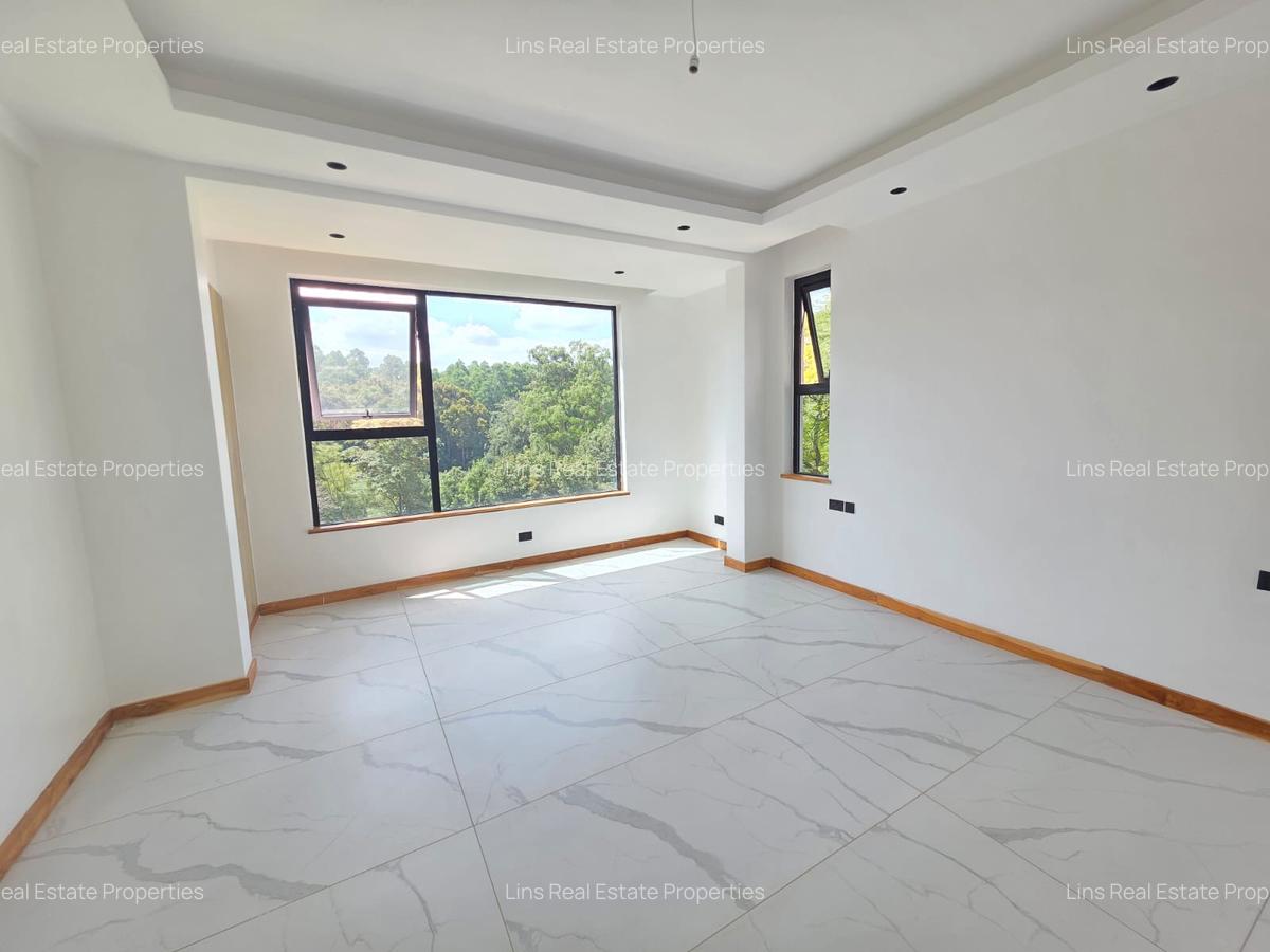 Serviced 2 Bed Apartment with En Suite in Spring Valley - 4