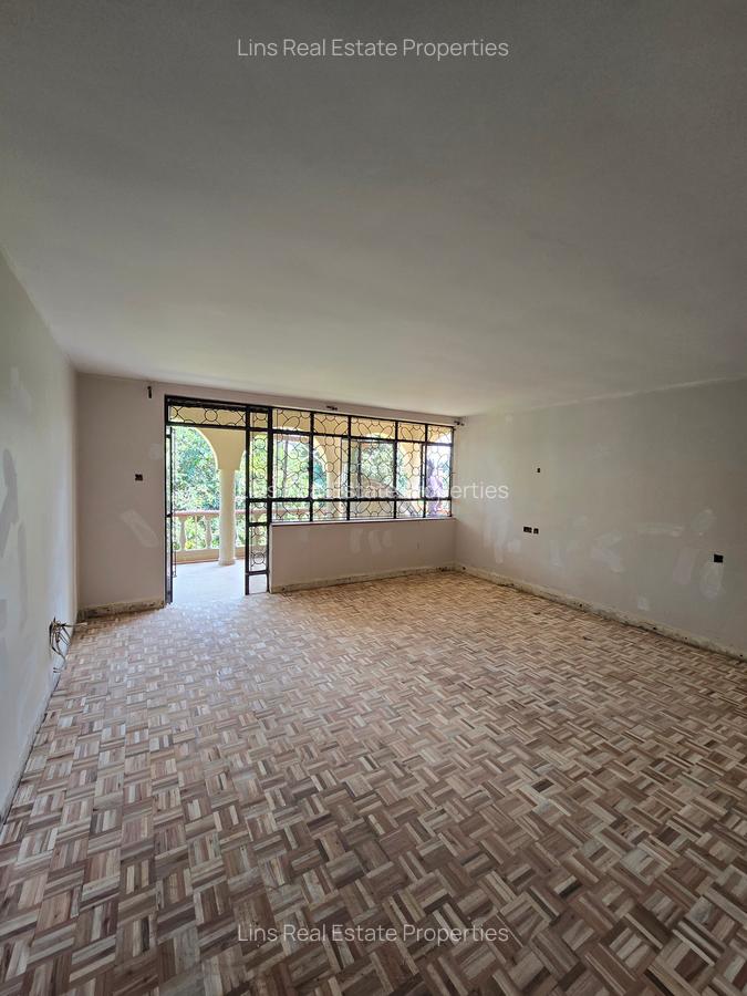 5 Bed House with En Suite in Runda - 8