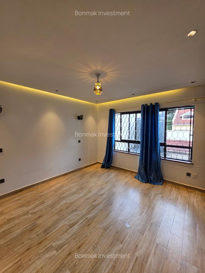 5 Bed Townhouse with En Suite at Lavington Green - 16