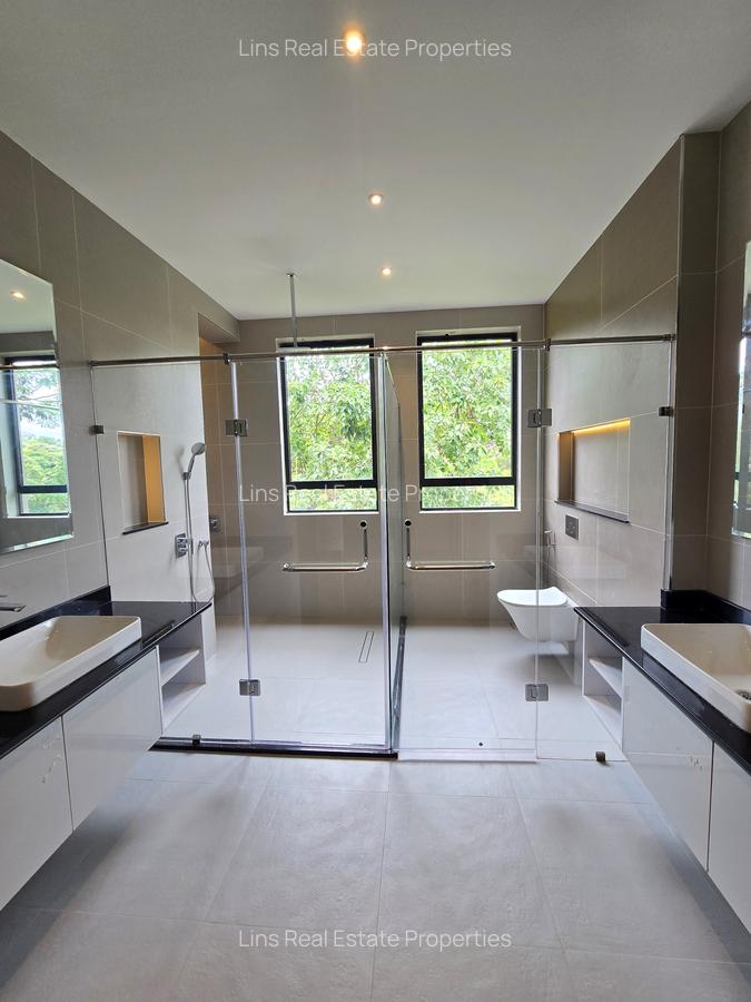 6 Bed Townhouse with En Suite in Kitisuru - 12