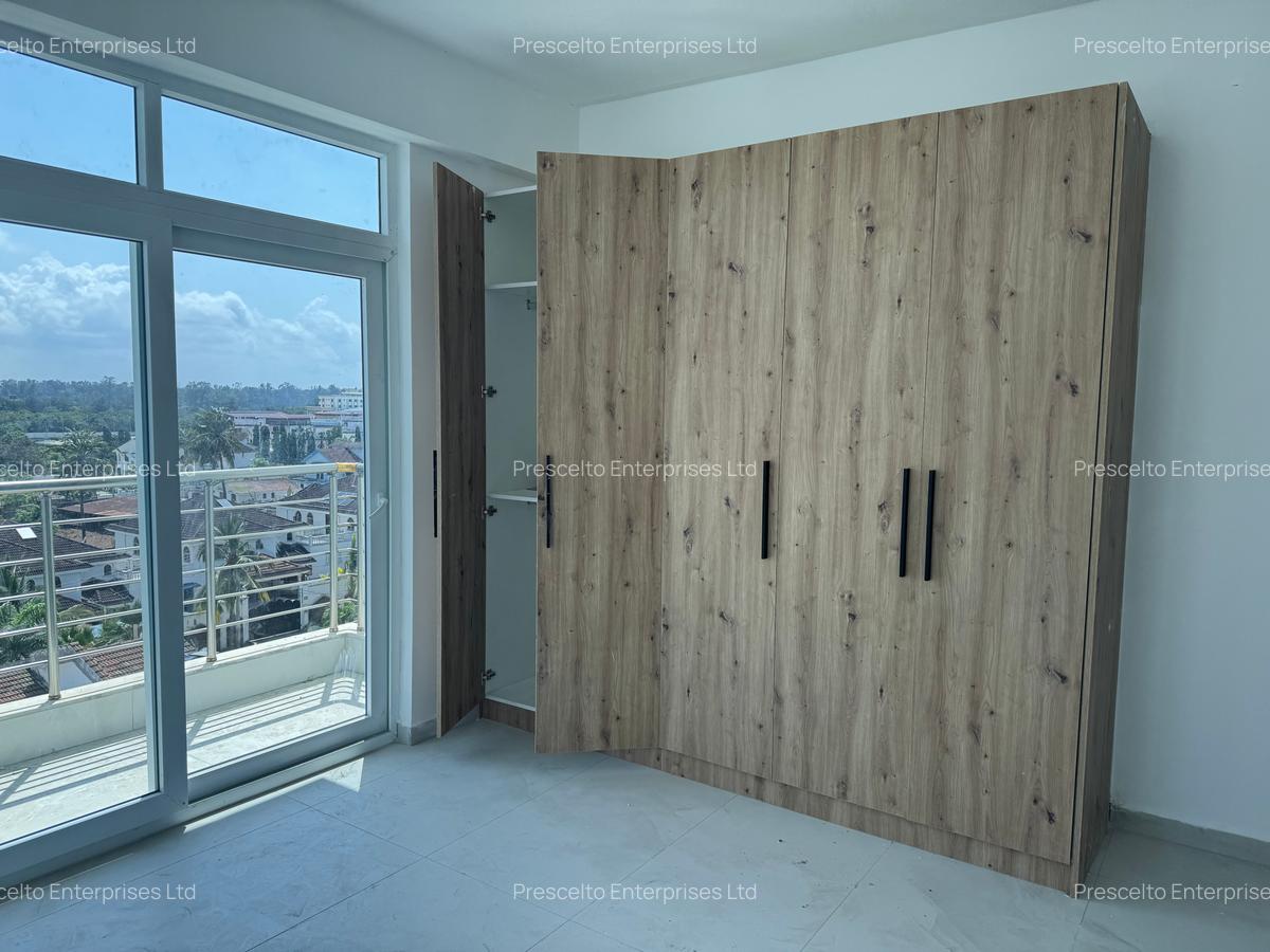 2 Bed Apartment with En Suite at Off Links Road - 12