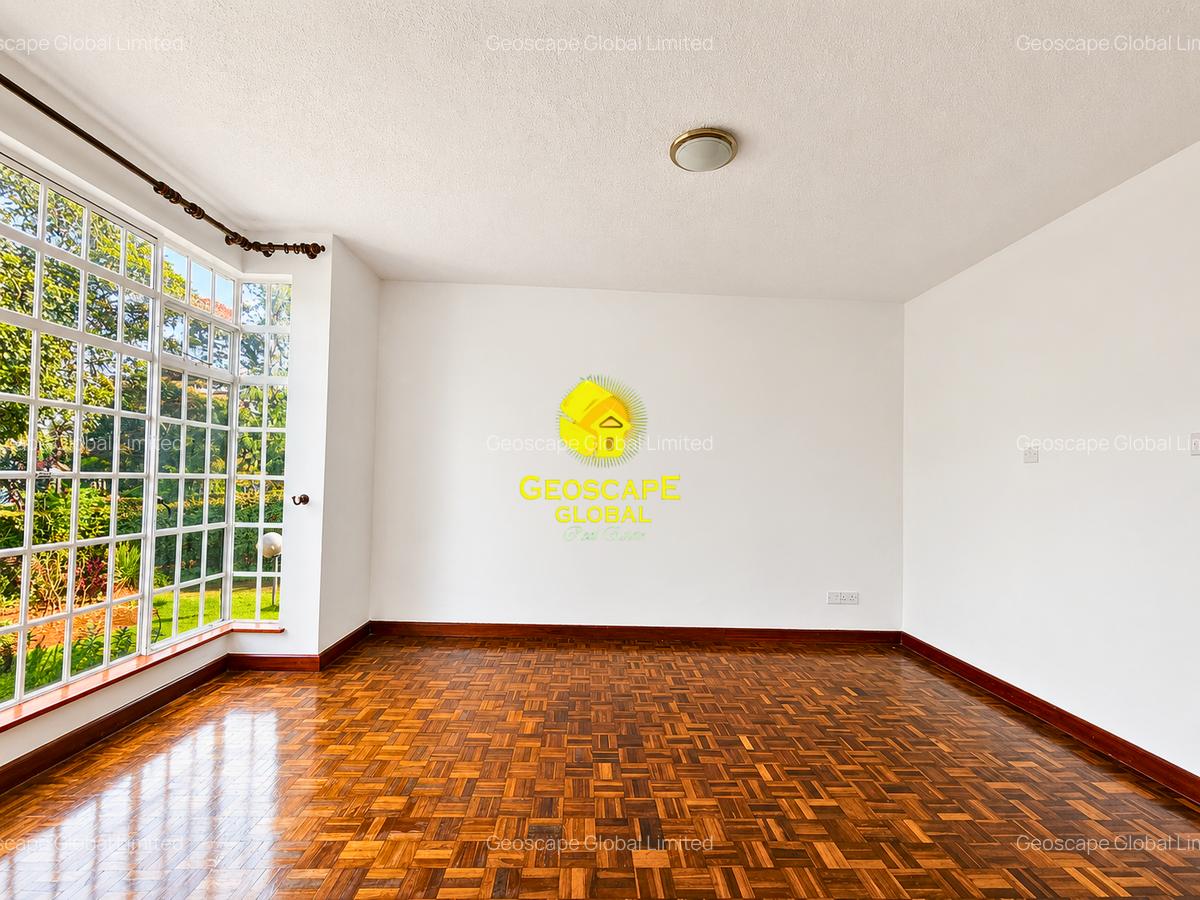 4 Bed House with En Suite in Rosslyn - 6