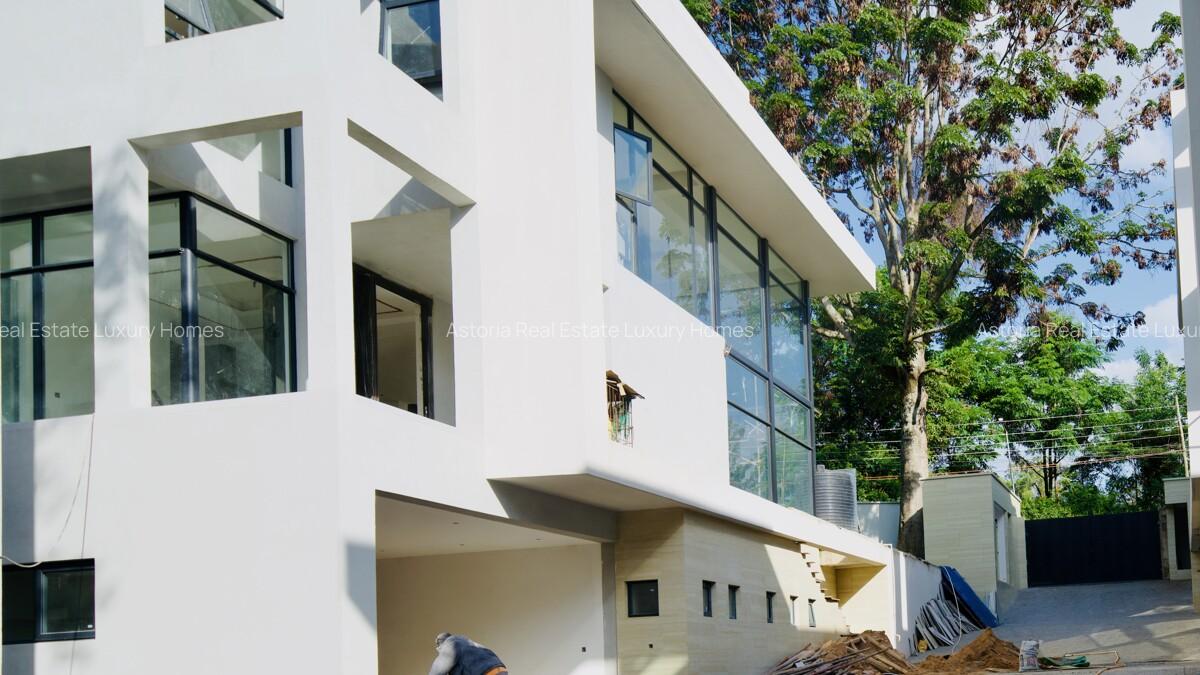 5 Bed Villa with En Suite at 2026-187 * 11.07 - 15