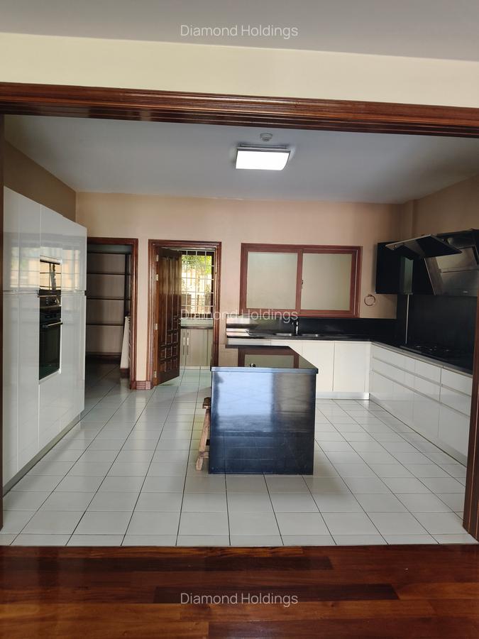3 Bed Apartment with En Suite at Parklands - 10