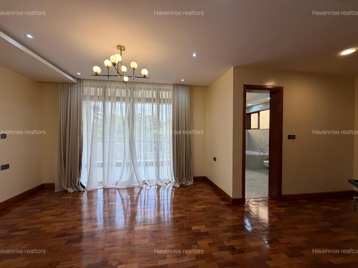 5 Bed House with En Suite at Rosslyn - 10