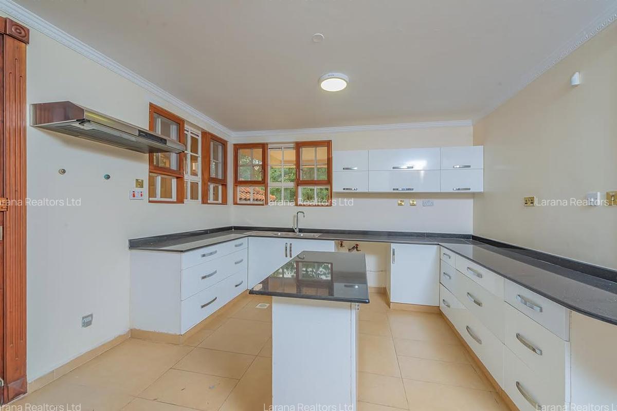 4 Bed Townhouse with En Suite at Kyuna - 4