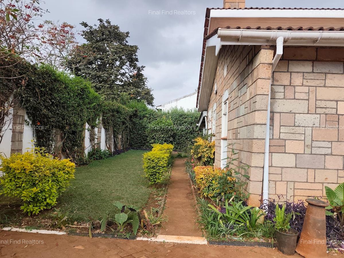 6 Bed House with En Suite in Garden Estate - 15