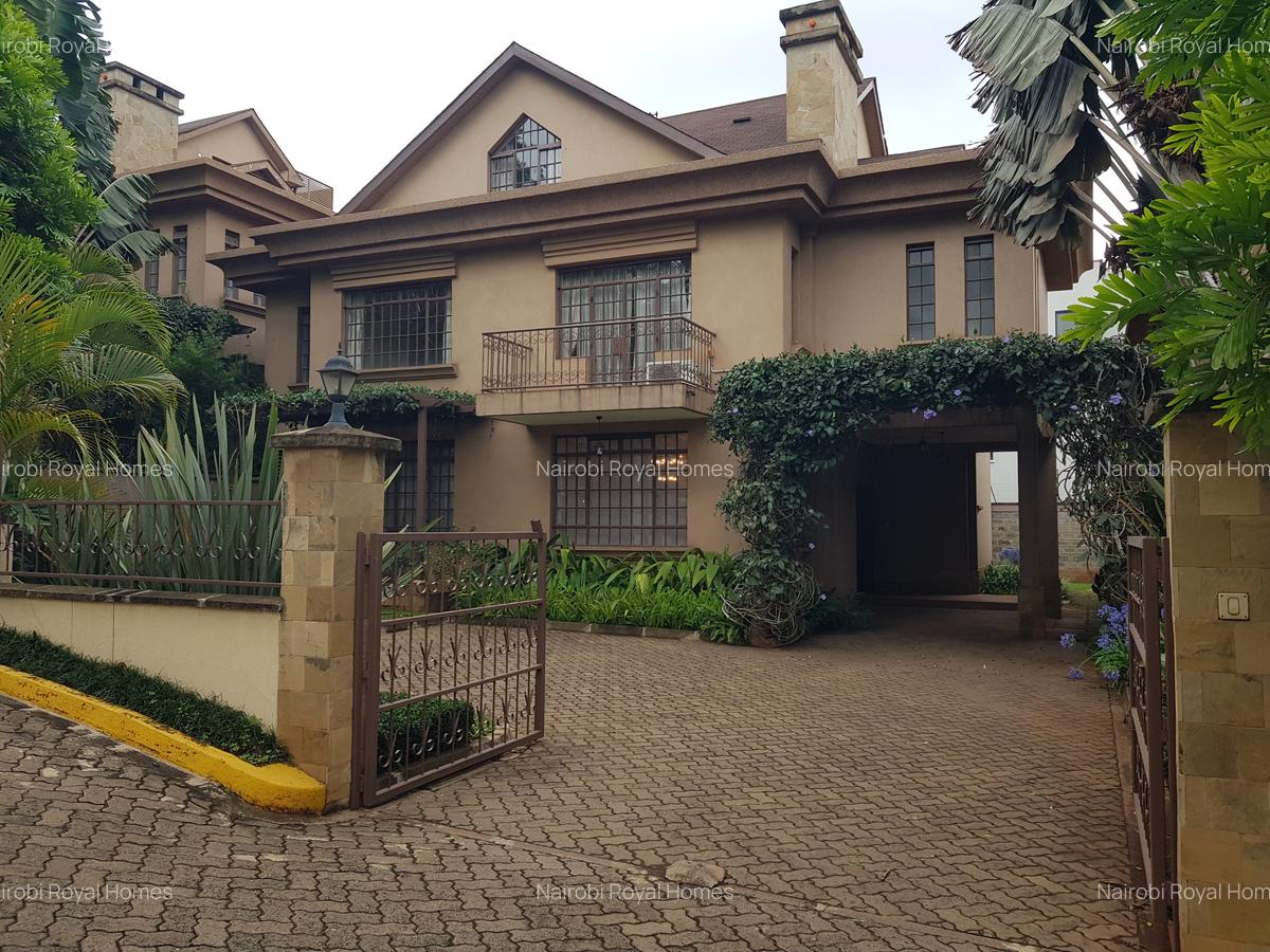 5 Bed Townhouse with En Suite at Lavington Road - 2