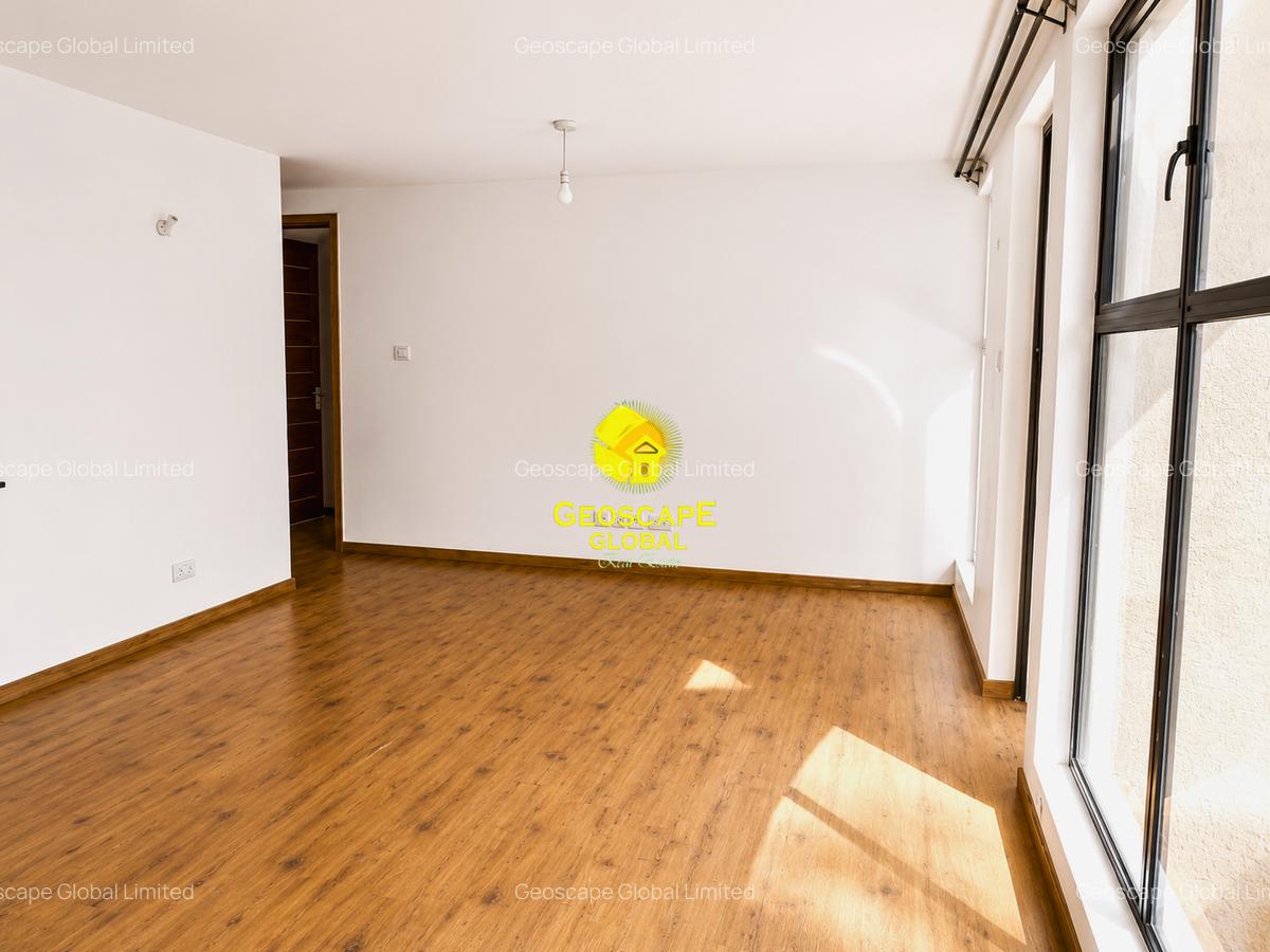 3 Bed Apartment with En Suite in Riverside - 5