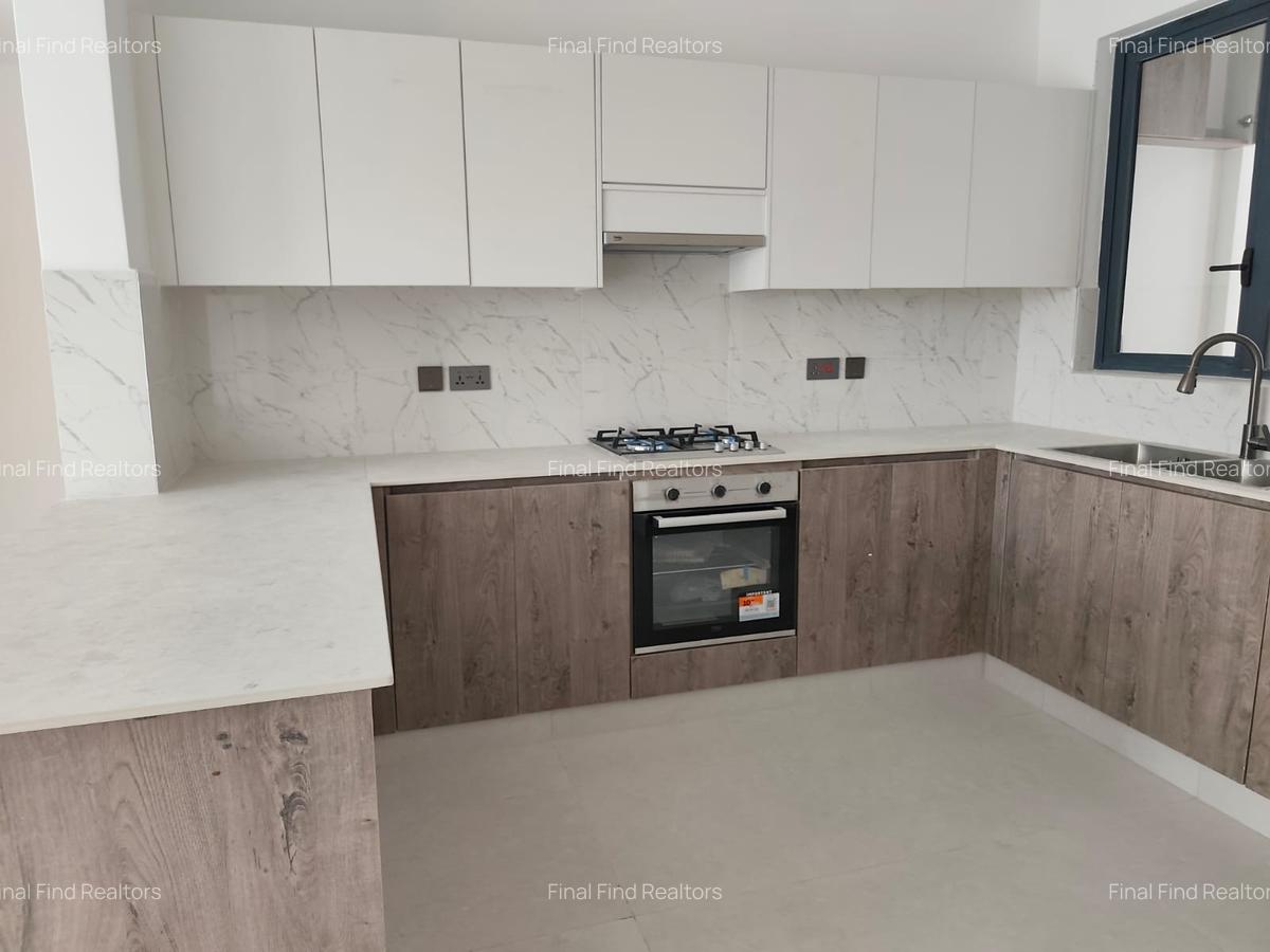 3 Bed Apartment with En Suite in Brookside - 17