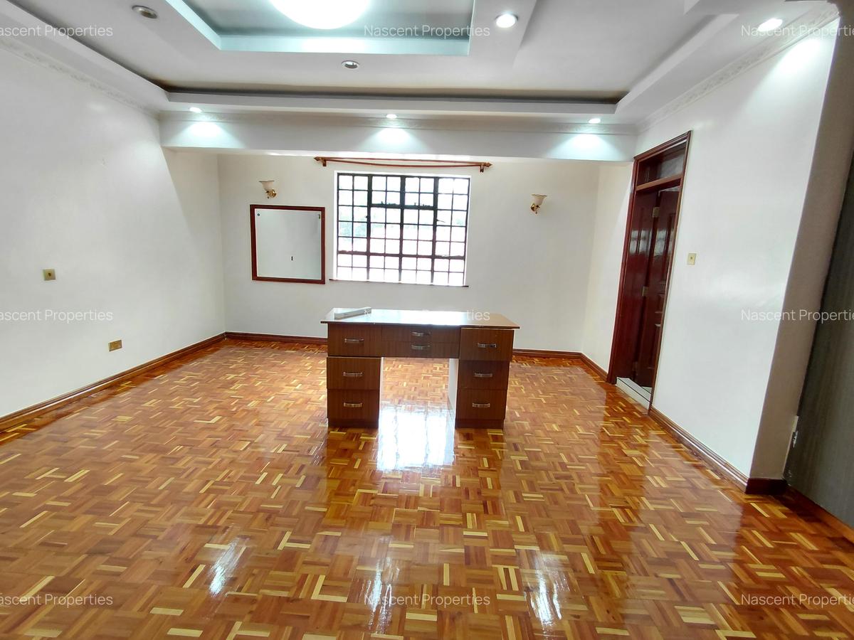 5 Bed House with En Suite in Runda - 4