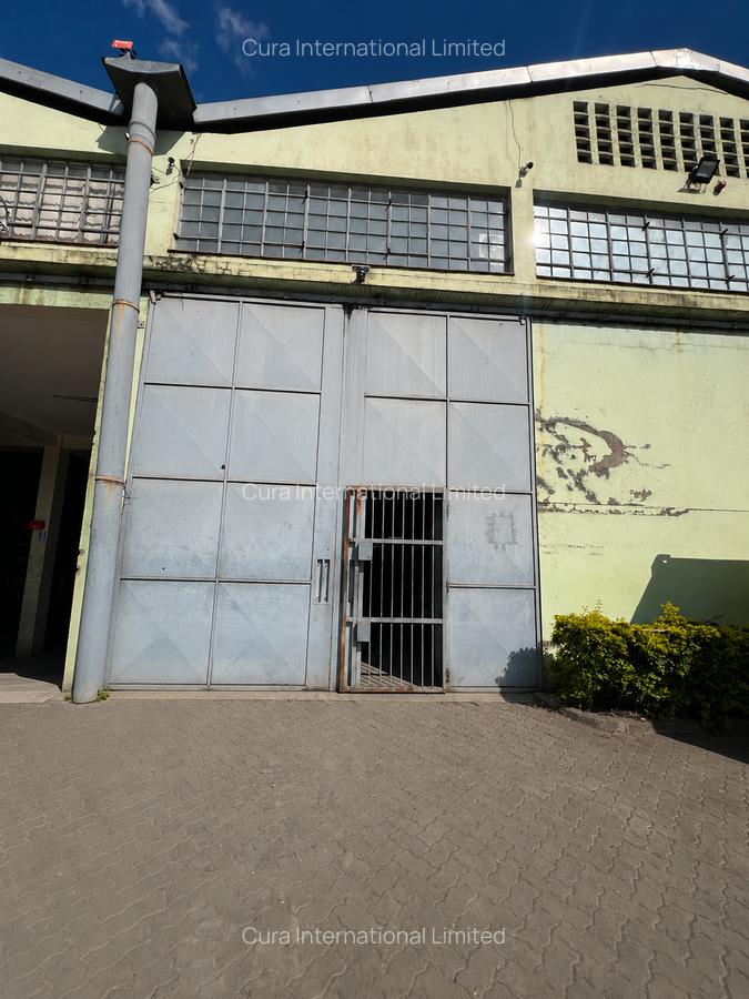 10,652 ft² Warehouse in Industrial Area - 1