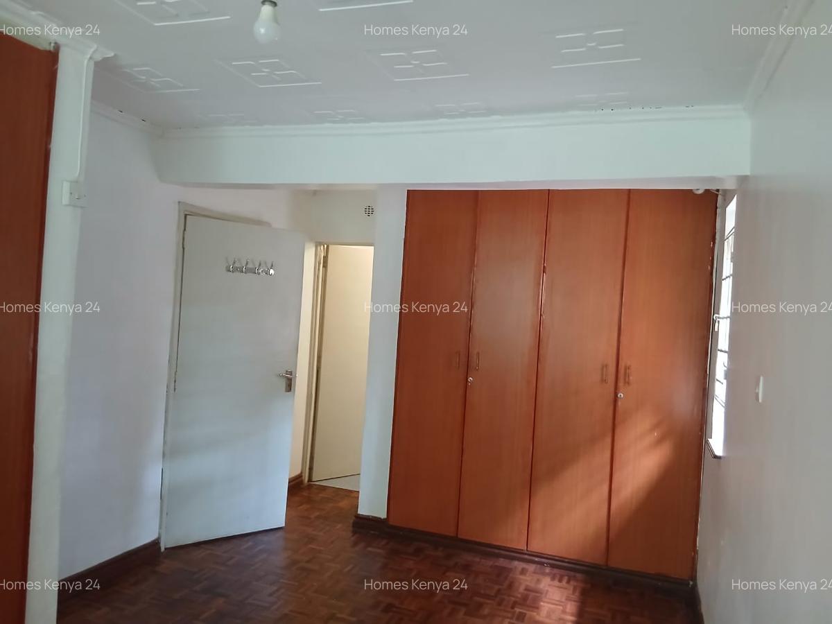 2 Bed House in Ridgeways - 8