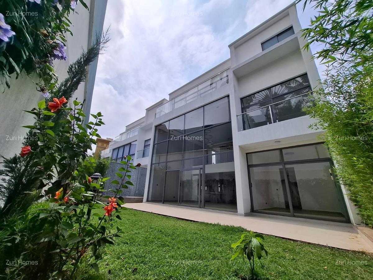 5 Bed Townhouse with En Suite in Lavington - 3