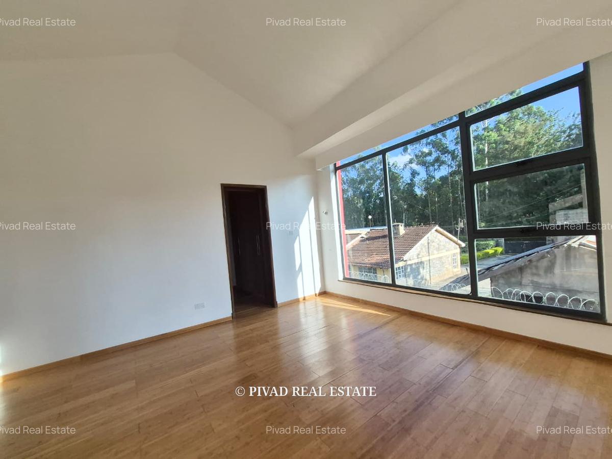 4 Bed Townhouse with Garden in Garden Estate - 3