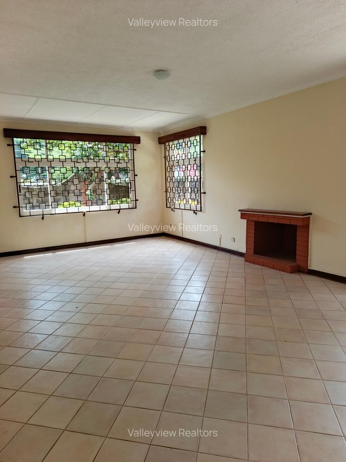 4 Bed Townhouse with En Suite at Lavington - 8