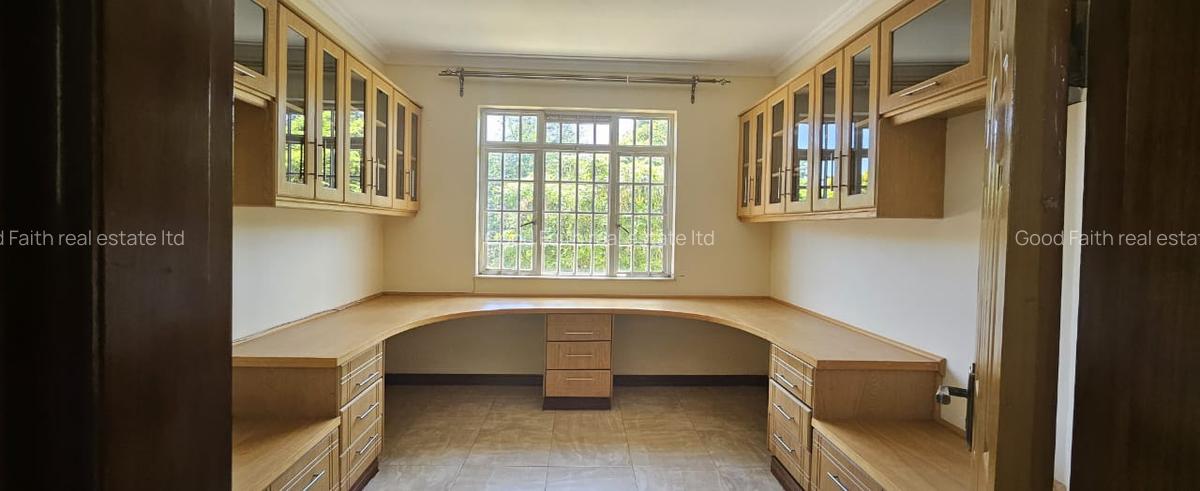 6 Bed House with En Suite in Runda - 10