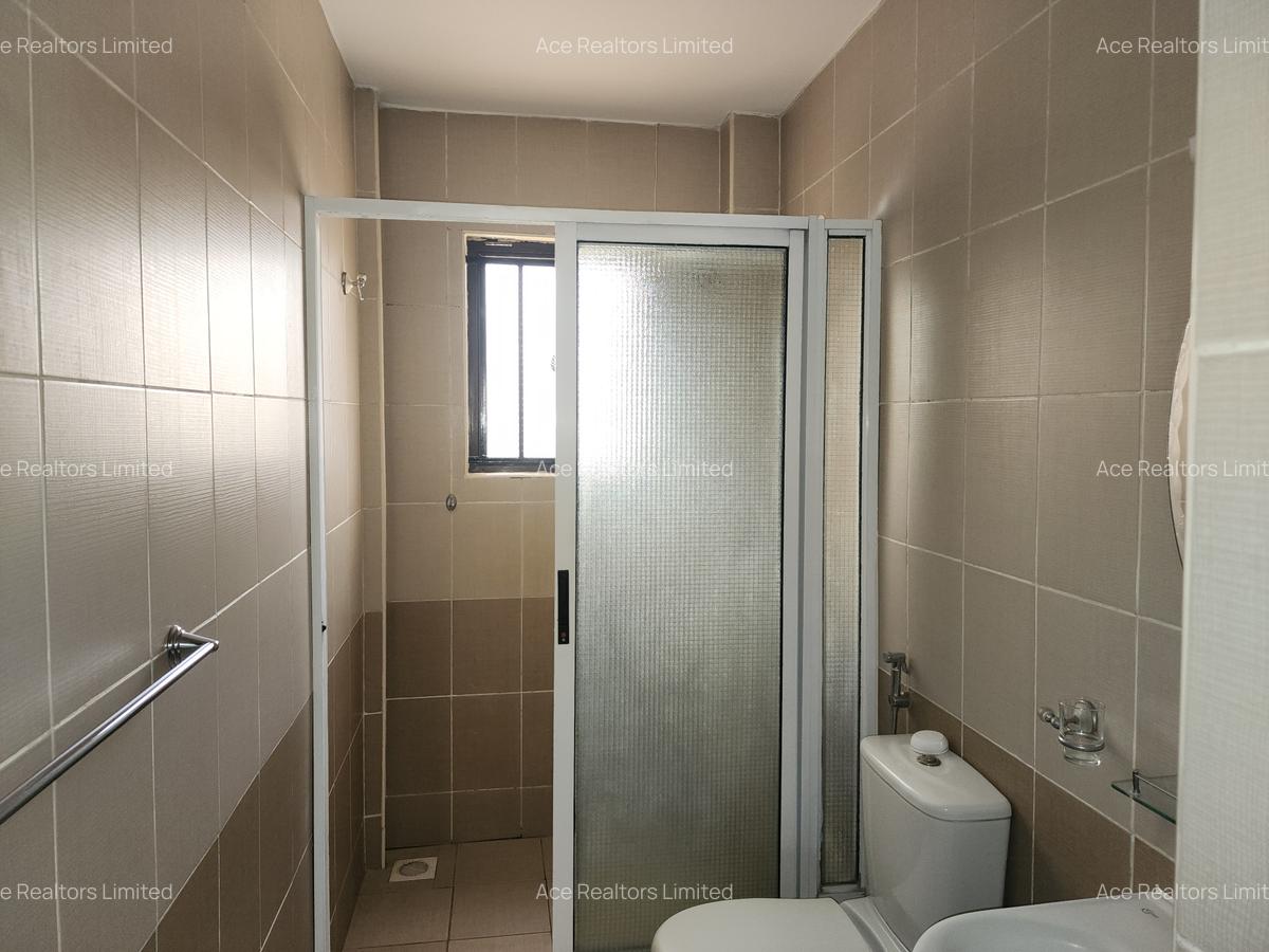 3 Bed Apartment with En Suite at Hatheru Road - 10