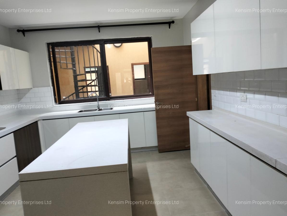 5 Bed Townhouse with En Suite in Lavington - 10