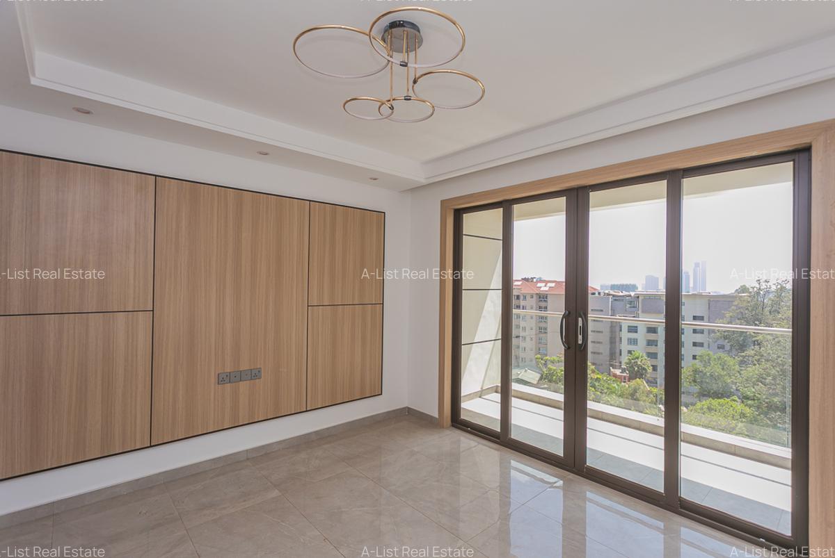 3 Bed Apartment with Swimming Pool at Riverside Drive - 11