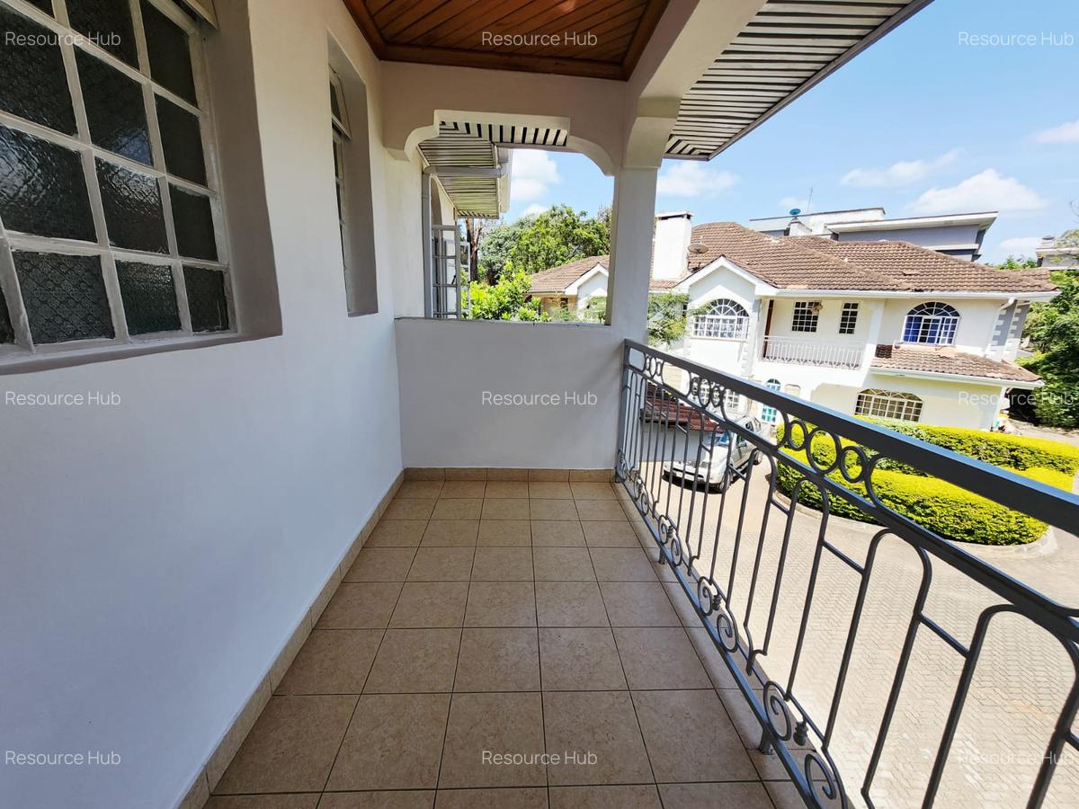4 Bed Townhouse with En Suite at Lavington - 12