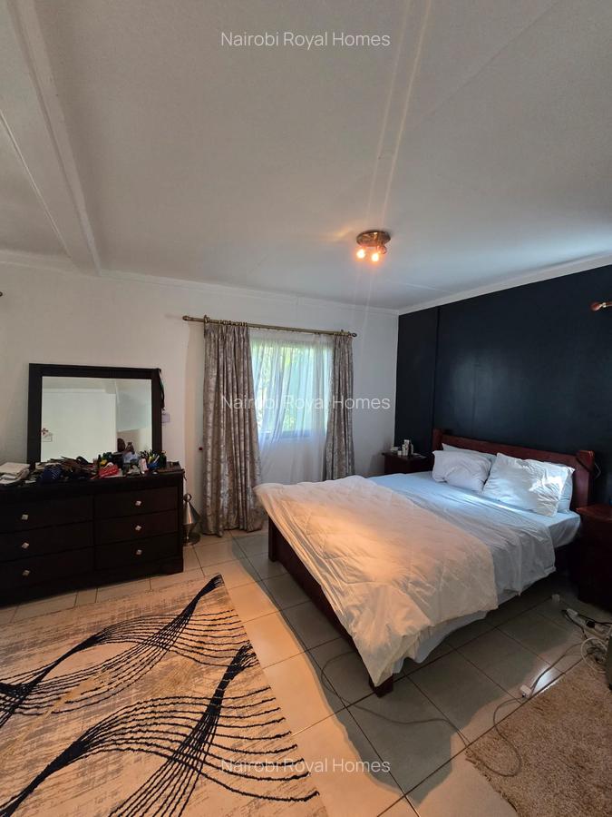 4 Bed House with En Suite at Loresho Road - 15