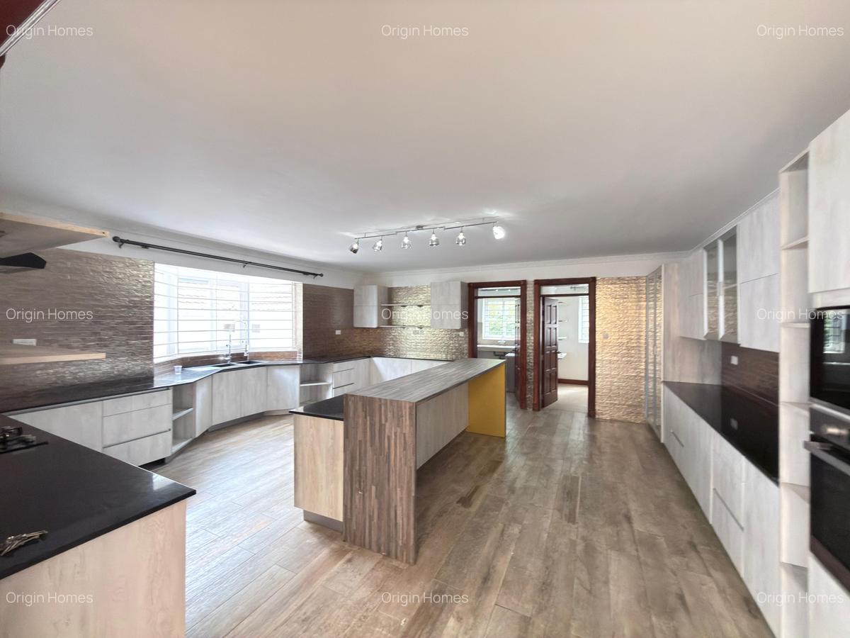 5 Bed House with En Suite at Rosslyn - 7