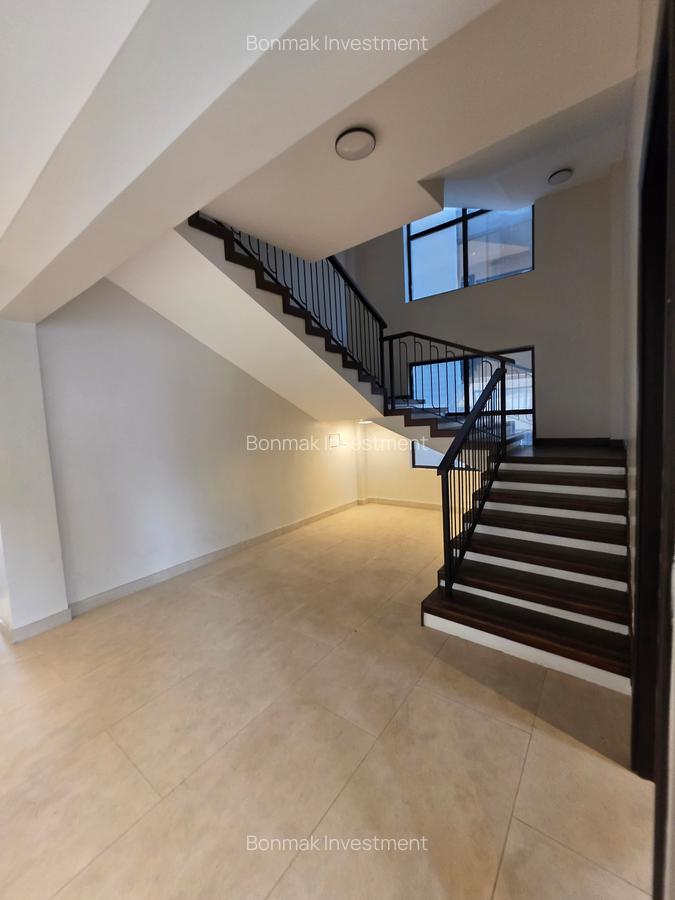 5 Bed Townhouse with En Suite at Lavington Green - 3
