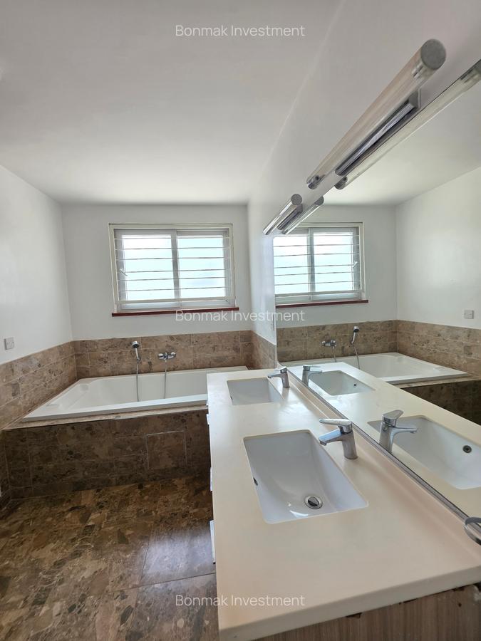 5 Bed Townhouse with En Suite at Lavington Green - 18