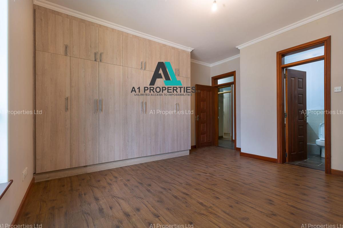 3 Bed Apartment with En Suite in Riverside - 15
