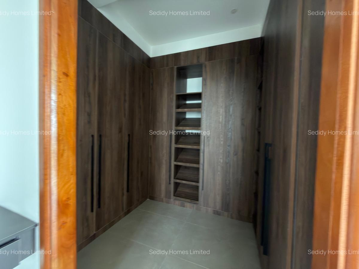 3 Bed Apartment with En Suite in Riverside - 15
