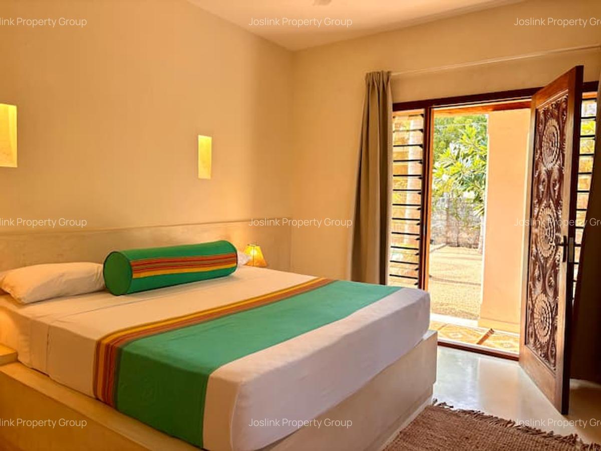 3 Bed Townhouse with En Suite at Greenwood Drive - 19