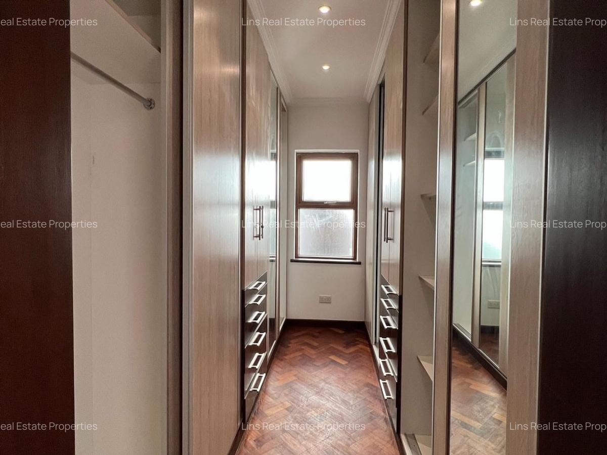5 Bed Townhouse with En Suite in Lavington - 4