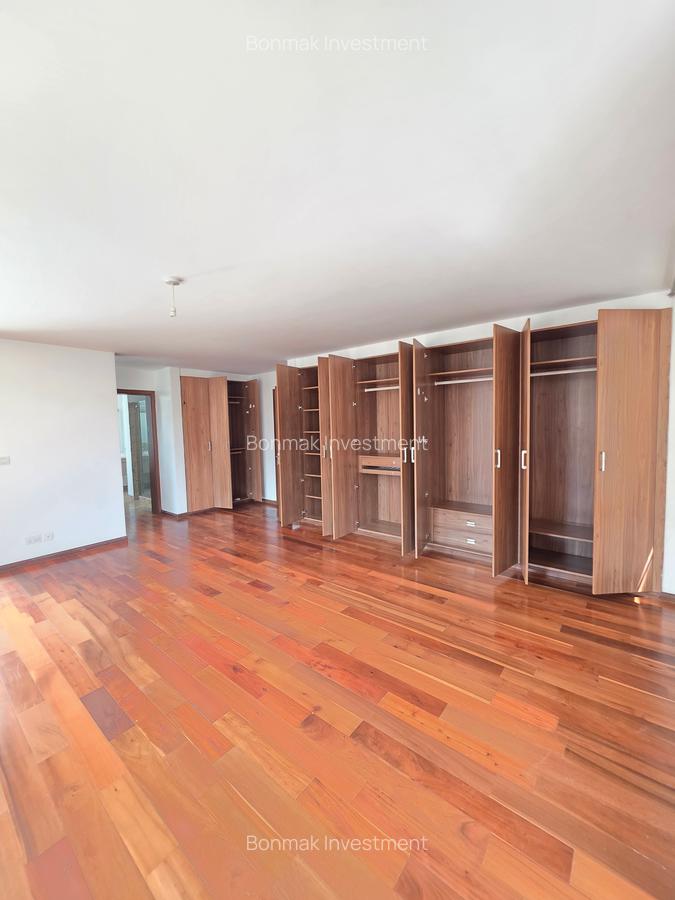 5 Bed Townhouse with En Suite at Lavington Green - 10