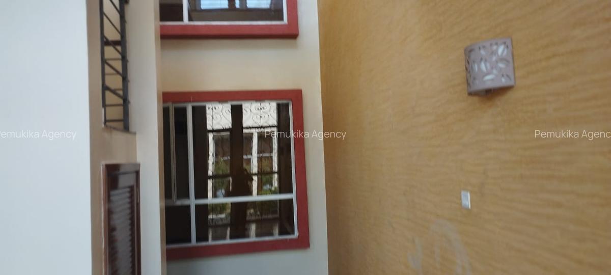 6 Bed Townhouse in Valley Arcade - 4