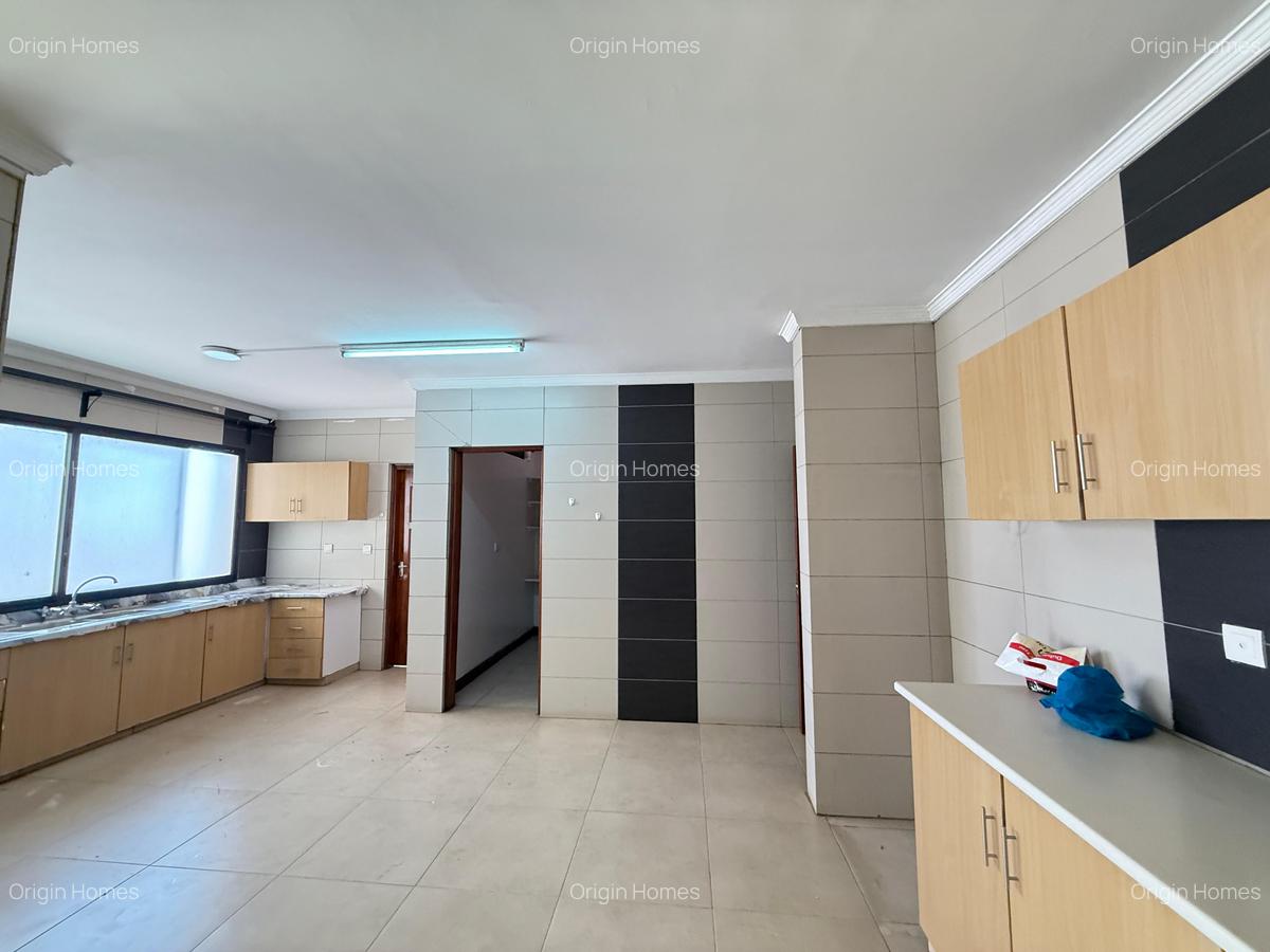 3 Bed Apartment with En Suite at Westlands - 4