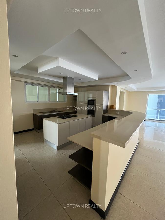3 Bed Apartment with En Suite at Riverside - 4