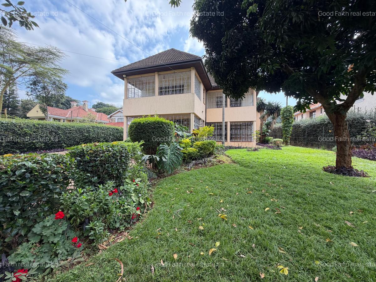 5 Bed House with En Suite in Runda - 1