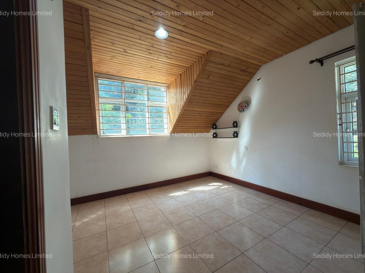 5 Bed Townhouse with En Suite in Rosslyn - 8