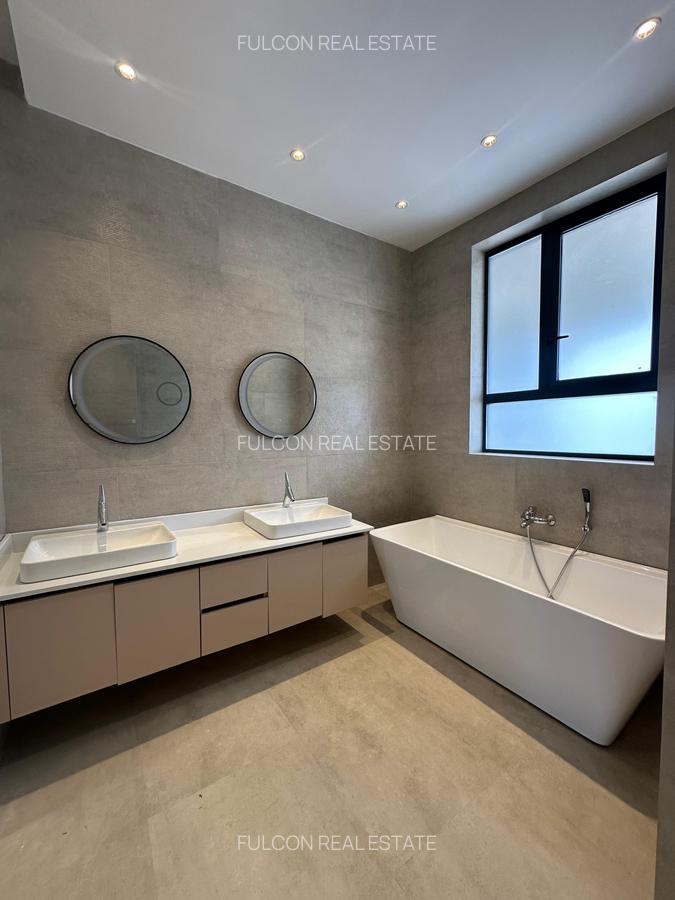 5 Bed Villa with En Suite in Westlands Area - 3