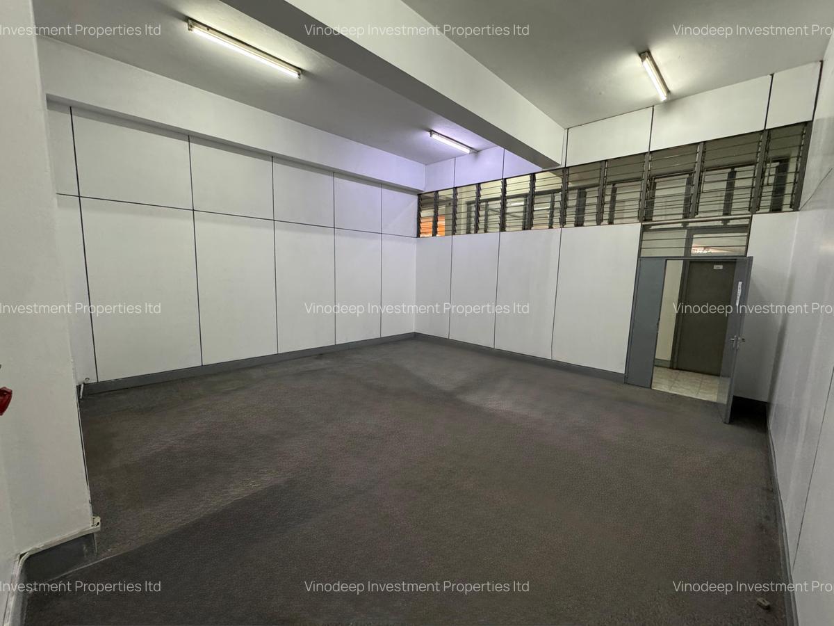 450 ft² Commercial Property with Service Charge Included at Baricho Road - 2