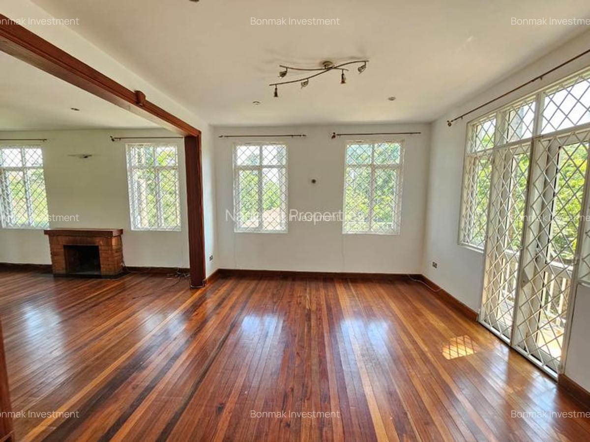 5 Bed Townhouse with En Suite at Rossylon Lone Tree - 14