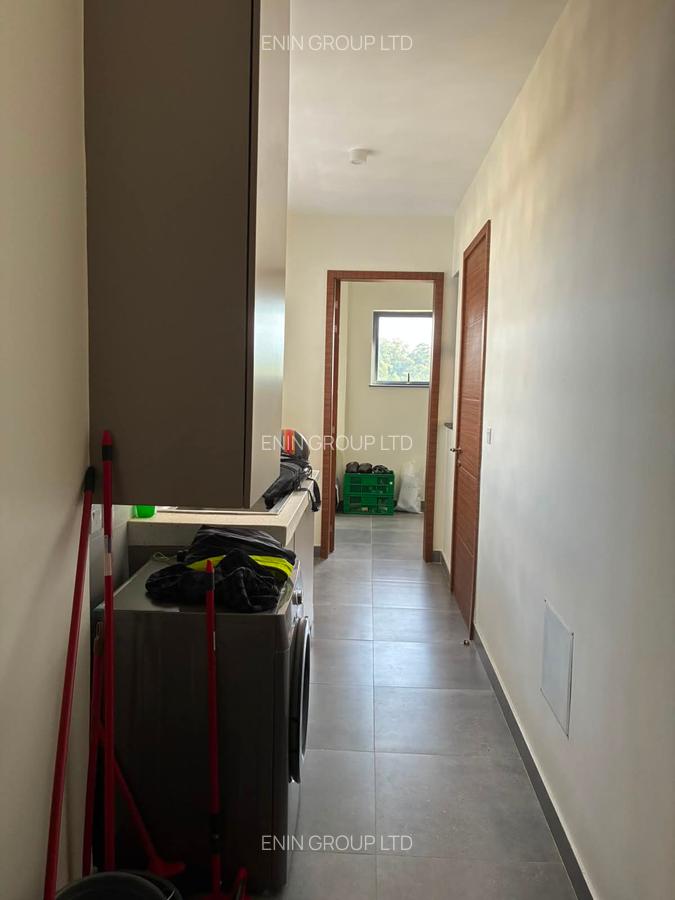 Serviced 2 Bed Apartment with En Suite at Riverside Drive - 5