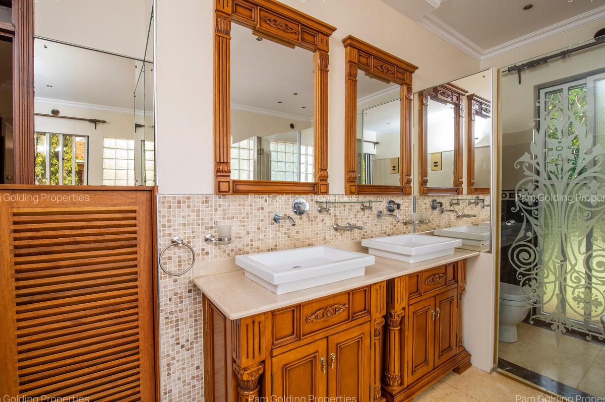 5 Bed House with En Suite in Runda - 16