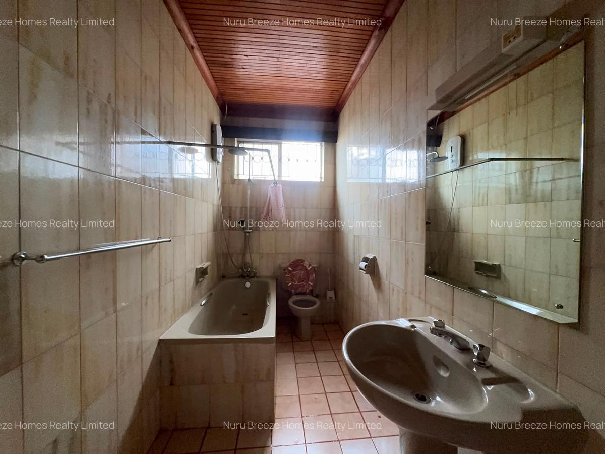 4 Bed House with En Suite in Nyari - 15