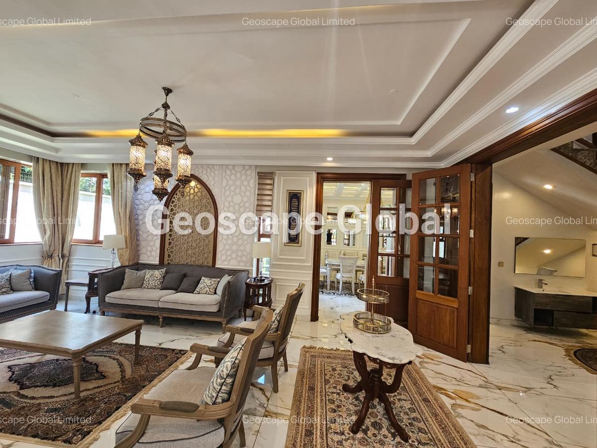 6 Bed House with En Suite in Lavington - 6