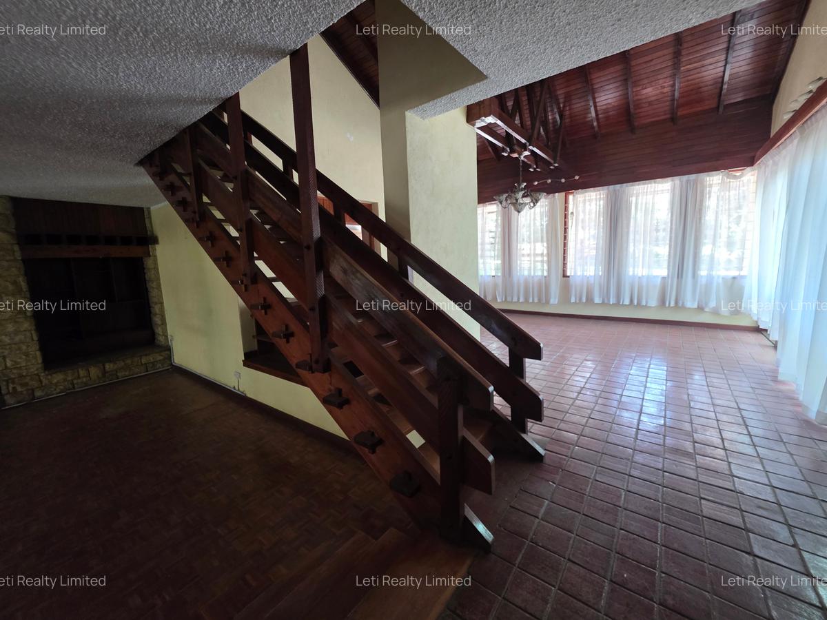 4 Bed House with En Suite in Lavington - 11